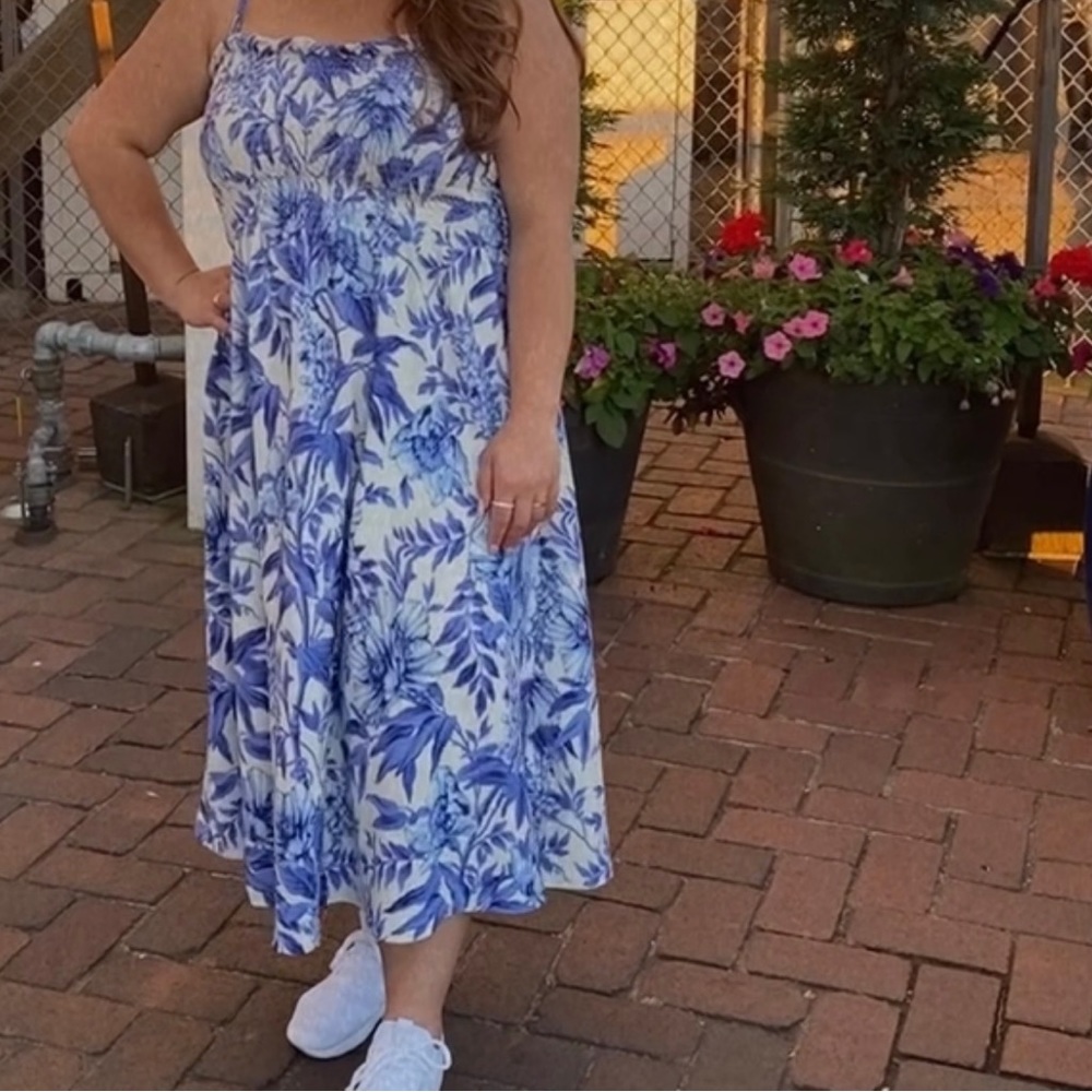 Dresses and tops - Picture 4 of 16